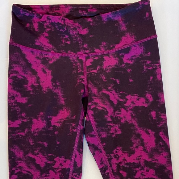 Lululemon Wunder Under Crop - Picture 9 of 10